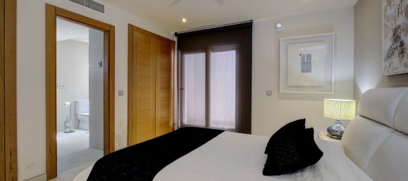 5 bedrooms Villa in Marbella, Spain No. 84134 26