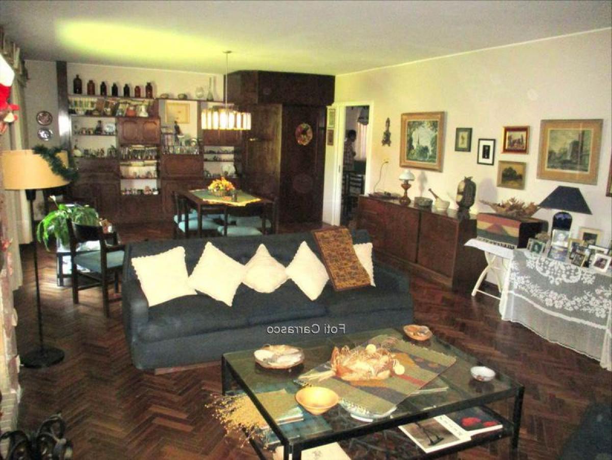 3 bedrooms House in Montevideo, Uruguay No. 2300