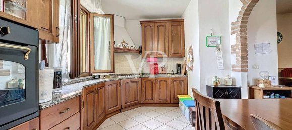 4-salle Appartement à Pomarance, Italy No. 29588 5