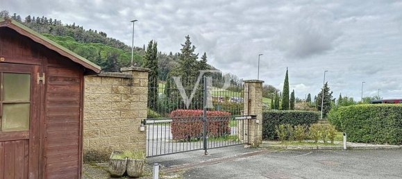 4-salle Appartement à Pomarance, Italy No. 29588 3