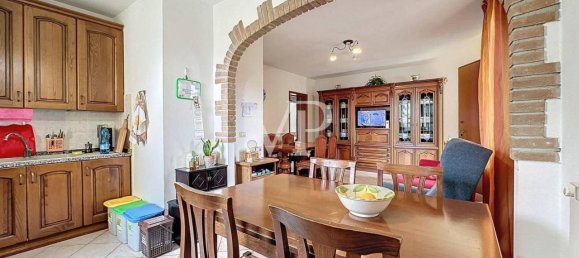 4-salle Appartement à Pomarance, Italy No. 29588 7