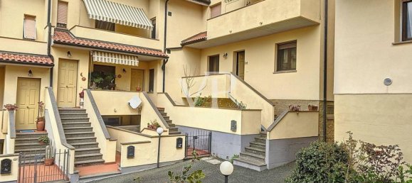4-salle Appartement à Pomarance, Italy No. 29588 25