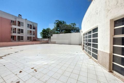 Propiedad comercial en Oeiras, Portugal 739 m² No. 331667