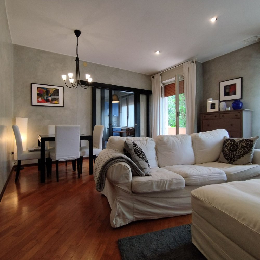 6 rooms Apartment in Parma, Italy No. 277775