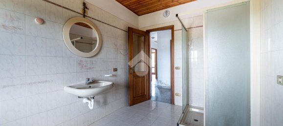 4 bedrooms Villa in Erbezzo, Italy No. 282203 17