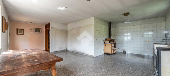 4 bedrooms Villa in Erbezzo, Italy No. 282203 10