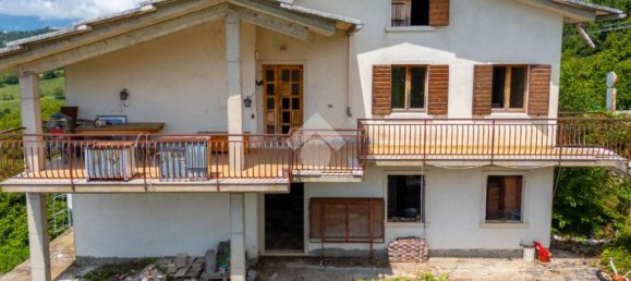 4 bedrooms Villa in Erbezzo, Italy No. 282203 8