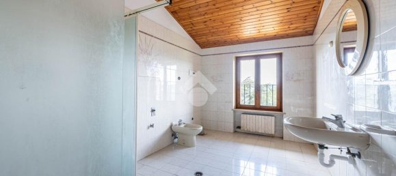 4 bedrooms Villa in Erbezzo, Italy No. 282203 16