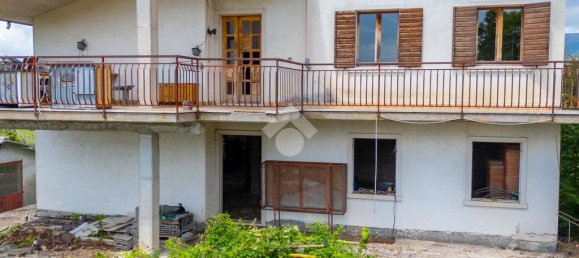 4 bedrooms Villa in Erbezzo, Italy No. 282203 7