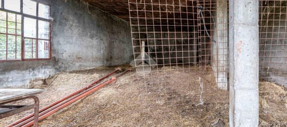 4 bedrooms Villa in Erbezzo, Italy No. 282203 33