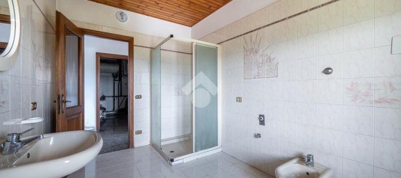 4 bedrooms Villa in Erbezzo, Italy No. 282203 18