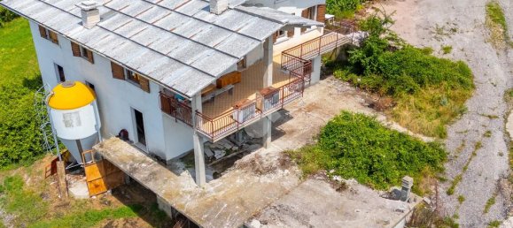 4 bedrooms Villa in Erbezzo, Italy No. 282203 5