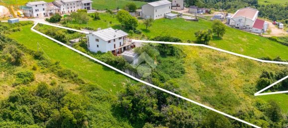 4 bedrooms Villa in Erbezzo, Italy No. 282203 2