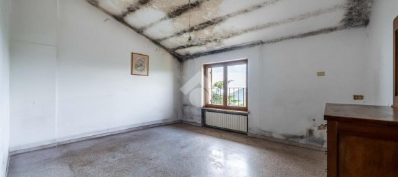 4 bedrooms Villa in Erbezzo, Italy No. 282203 13