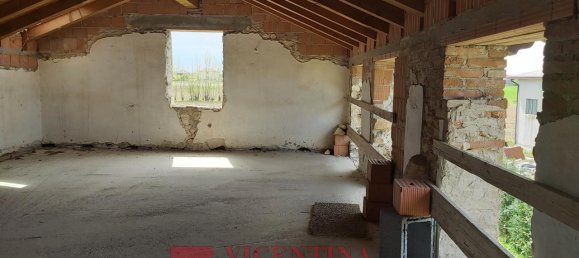 7 rooms House in Longare, Italy No. 177733 12