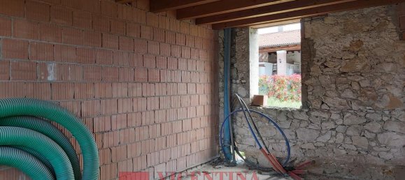 7 rooms House in Longare, Italy No. 177733 8