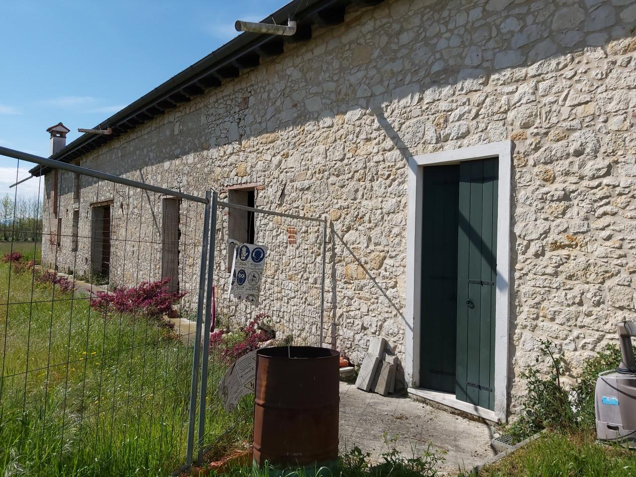 7 rooms House in Longare, Italy No. 177733