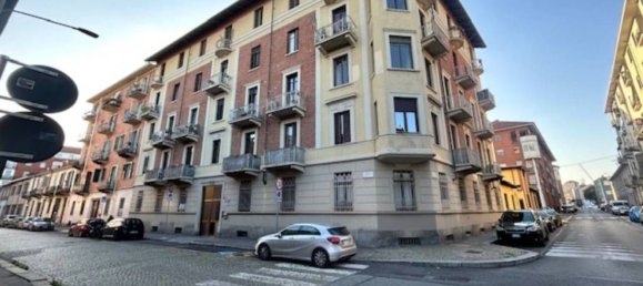 4 rooms Apartment in Turin, Italy No. 272856 3