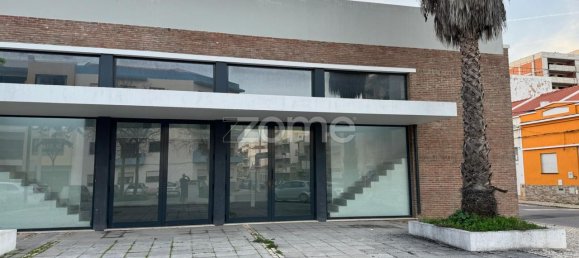 Gewerbliche Immobilie in Portimao, Portugal 724m², Nr. 147627 2