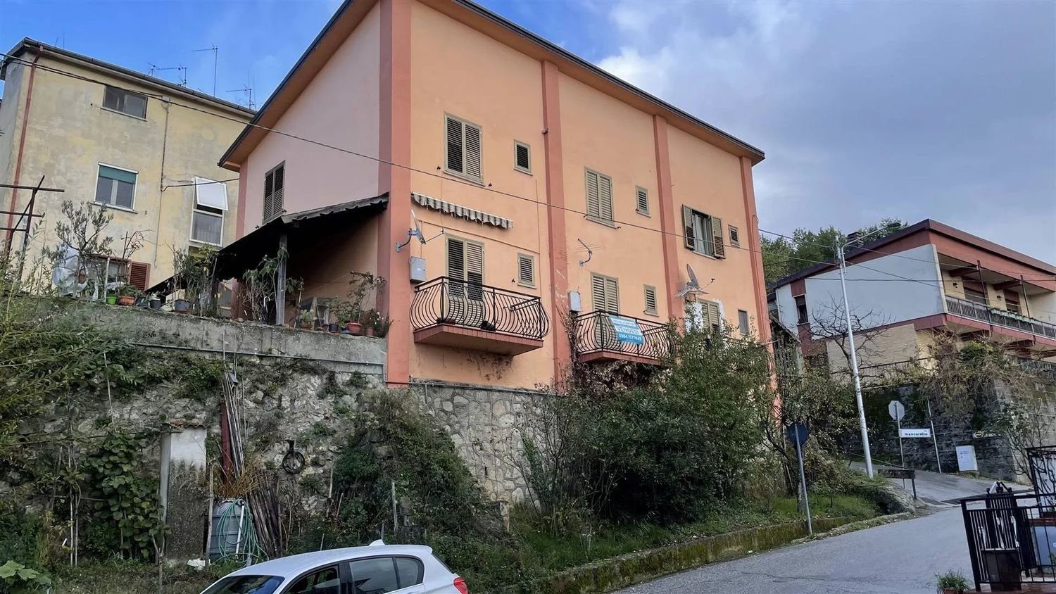 Квартира с 3 комнатами в Мангоне, Италия № 80175