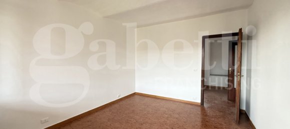 4 Schlafzimmer Haus in Collegno, Italy, Nr. 351410 22