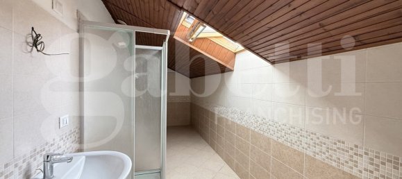 4 Schlafzimmer Haus in Collegno, Italy, Nr. 351410 28