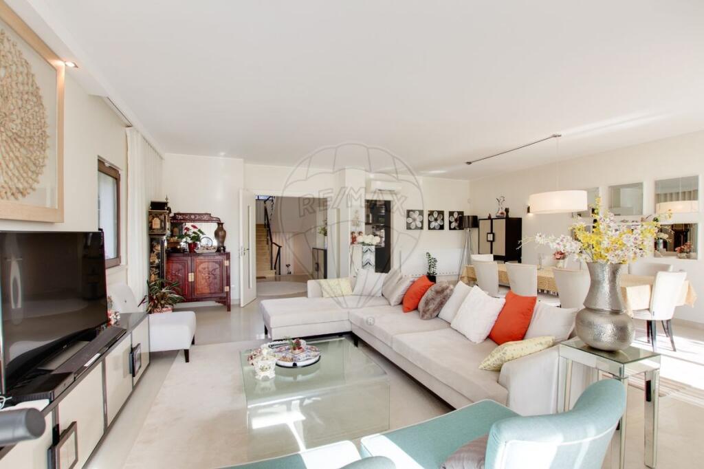 3 bedrooms Villa in Cascais, Portugal No. 51081