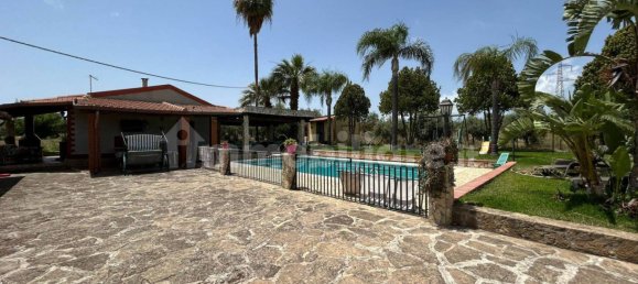 4 bedrooms Villa in Melilli, Italy No. 165405 4