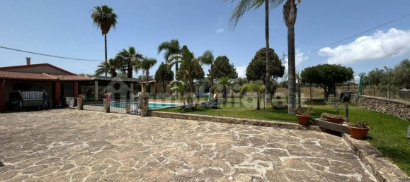4 bedrooms Villa in Melilli, Italy No. 165405 3