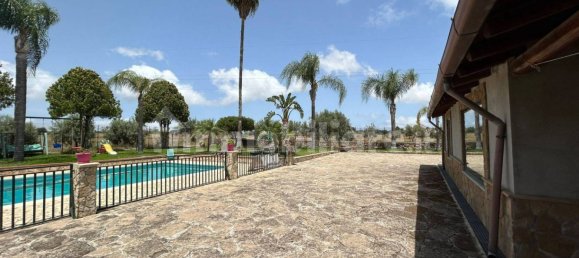 4 bedrooms Villa in Melilli, Italy No. 165405 8