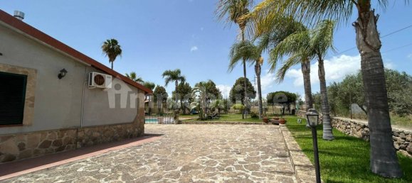 4 bedrooms Villa in Melilli, Italy No. 165405 7