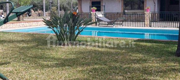 4 bedrooms Villa in Melilli, Italy No. 165405 10