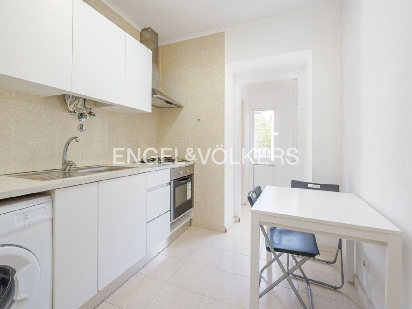 4 bedrooms Apartment in Lisbon, Portugal No. 13509