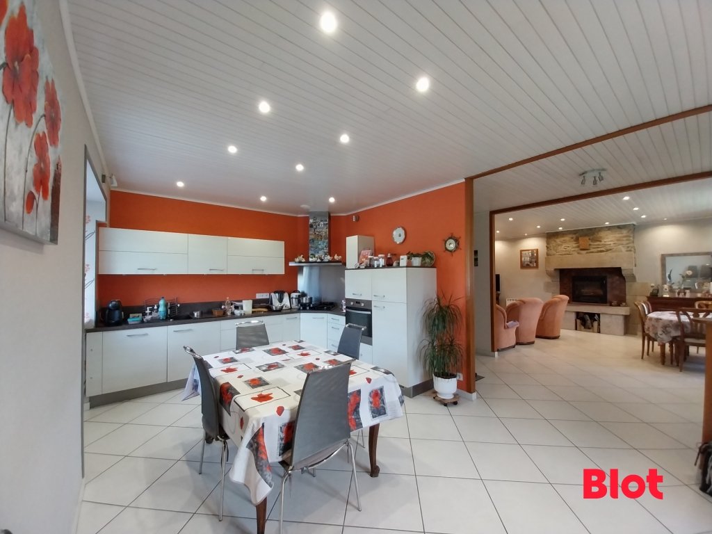 Дом с 5 спальнями в Ланвалле, Франция № 198623