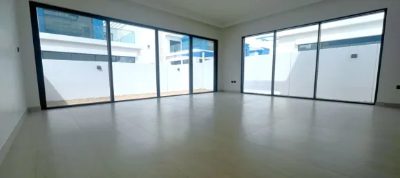 4 dormitorios tienda en alquiler en Damac Lagoons, Dubai, UAE № 106113 2