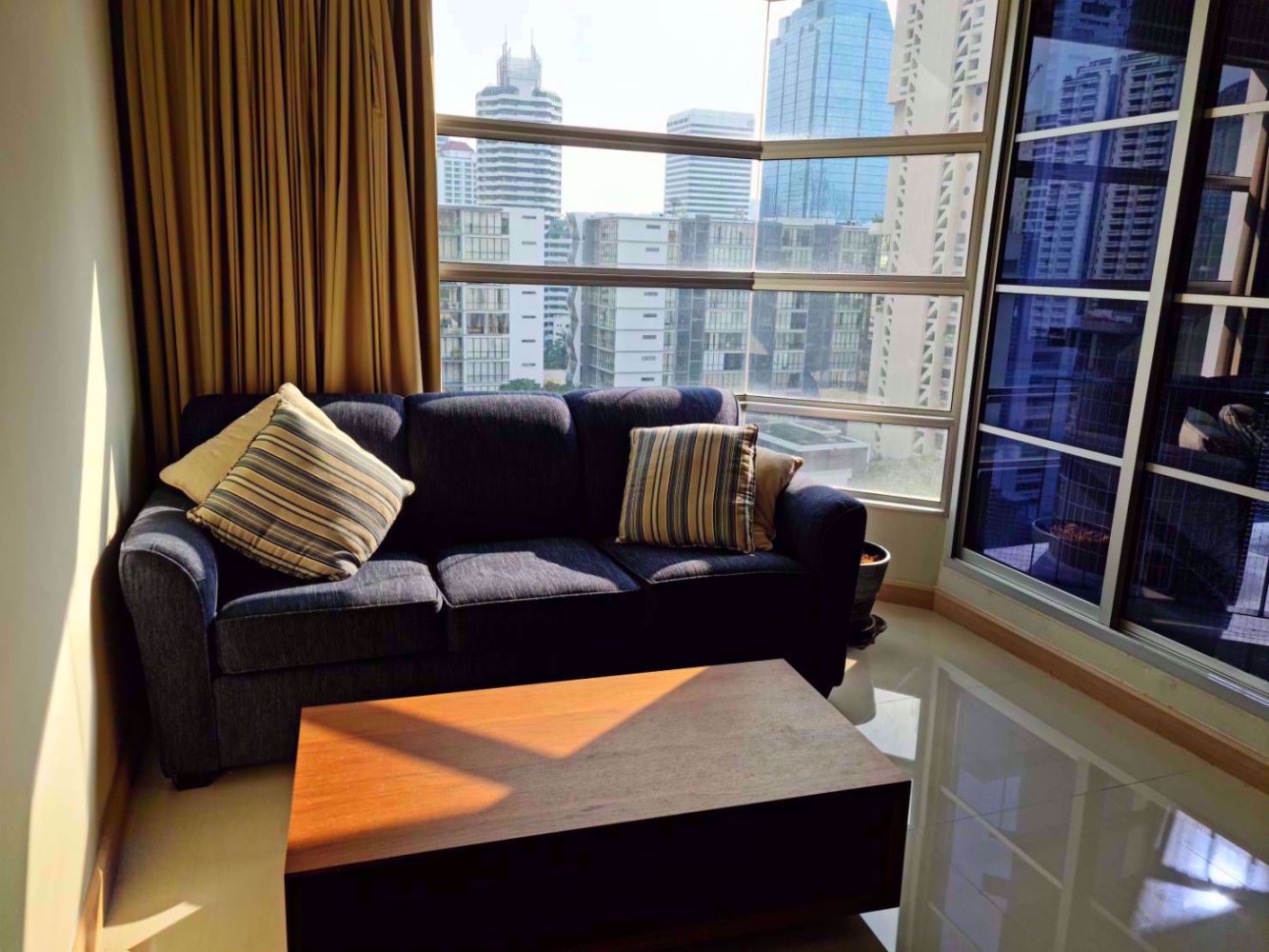2 bedrooms Condo in Khlong Toei, Thailand No. 4725