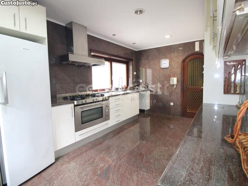 5 bedrooms House in Coimbra, Portugal No. 189143