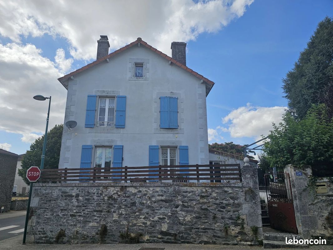 3 bedrooms House in Charente, France No. 340303