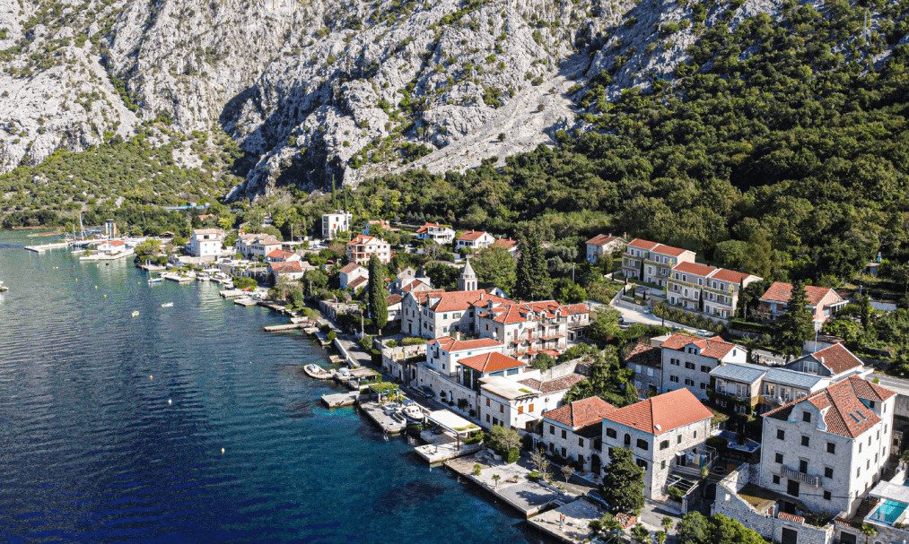 2 bedrooms Apartment in Kotor, Montenegro No. 2032