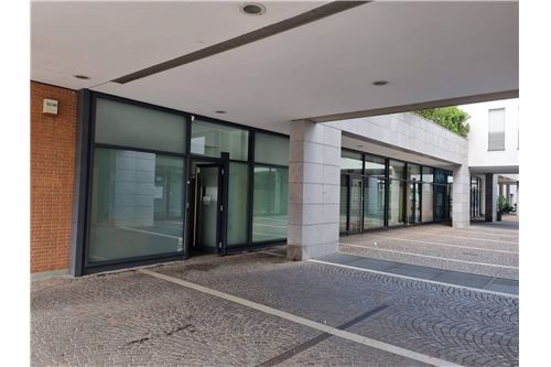 1 room Commercial property in Bergamo, Italy No. 308529