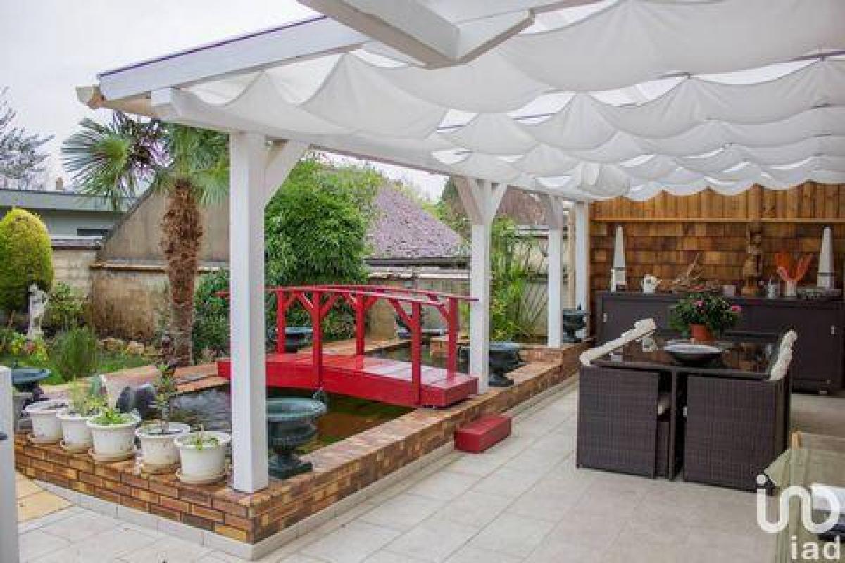 Casa de 4 dormitorios en Sens, France No. 4548