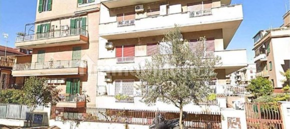 1 bedroom Apartment in Rome, Italy No. 287042 2