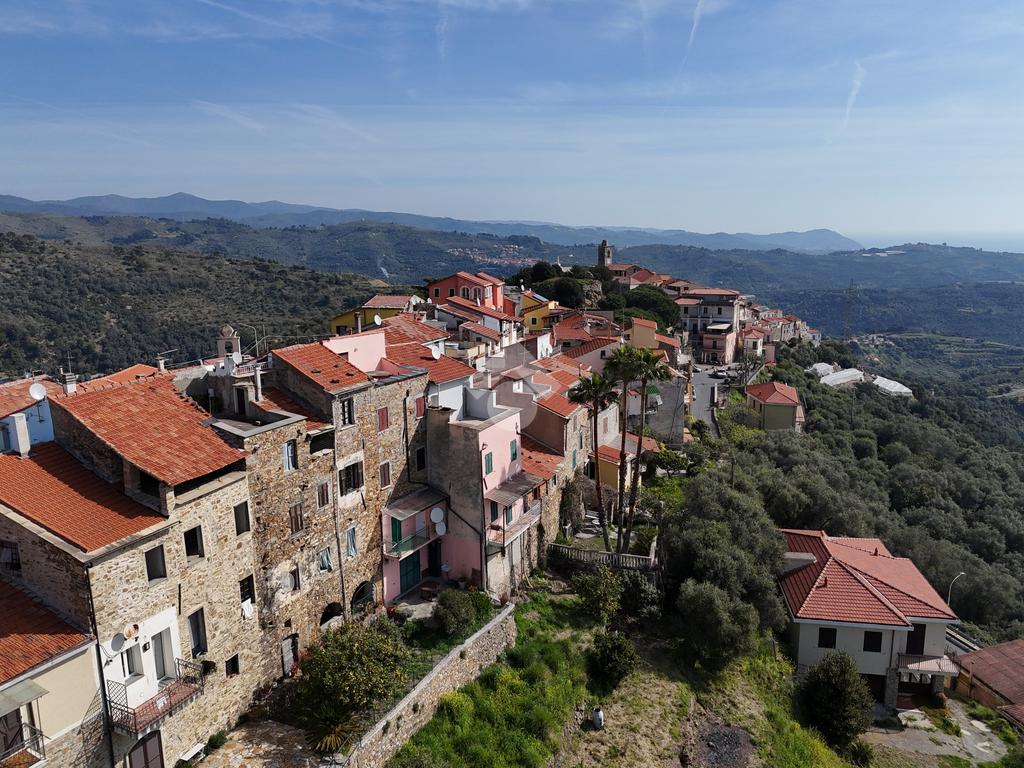 2 bedrooms House in Cipressa, Italy No. 305632