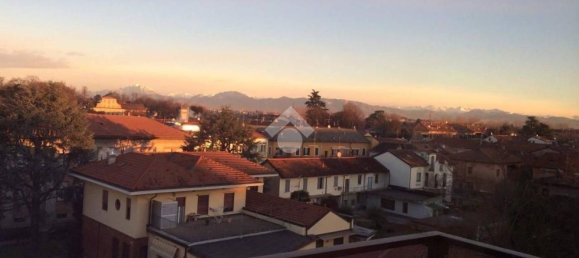 2-salle Appartement à Bussero, Italy No. 97026 12