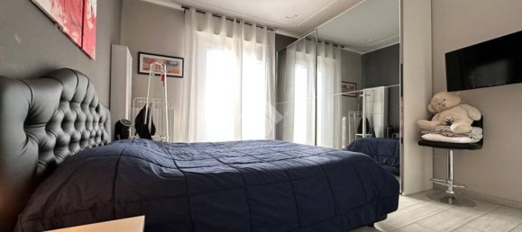 2-salle Appartement à Bussero, Italy No. 97026 9