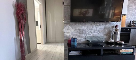 2-salle Appartement à Bussero, Italy No. 97026 6