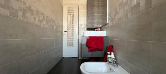 2-salle Appartement à Bussero, Italy No. 97026 10