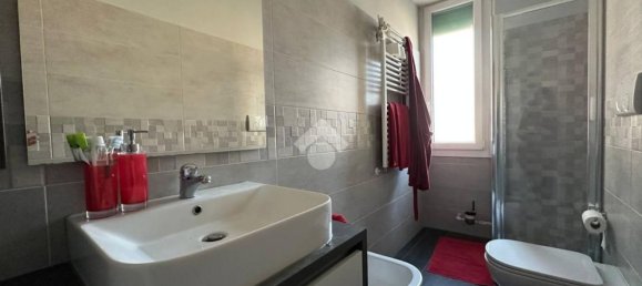 2-salle Appartement à Bussero, Italy No. 97026 11