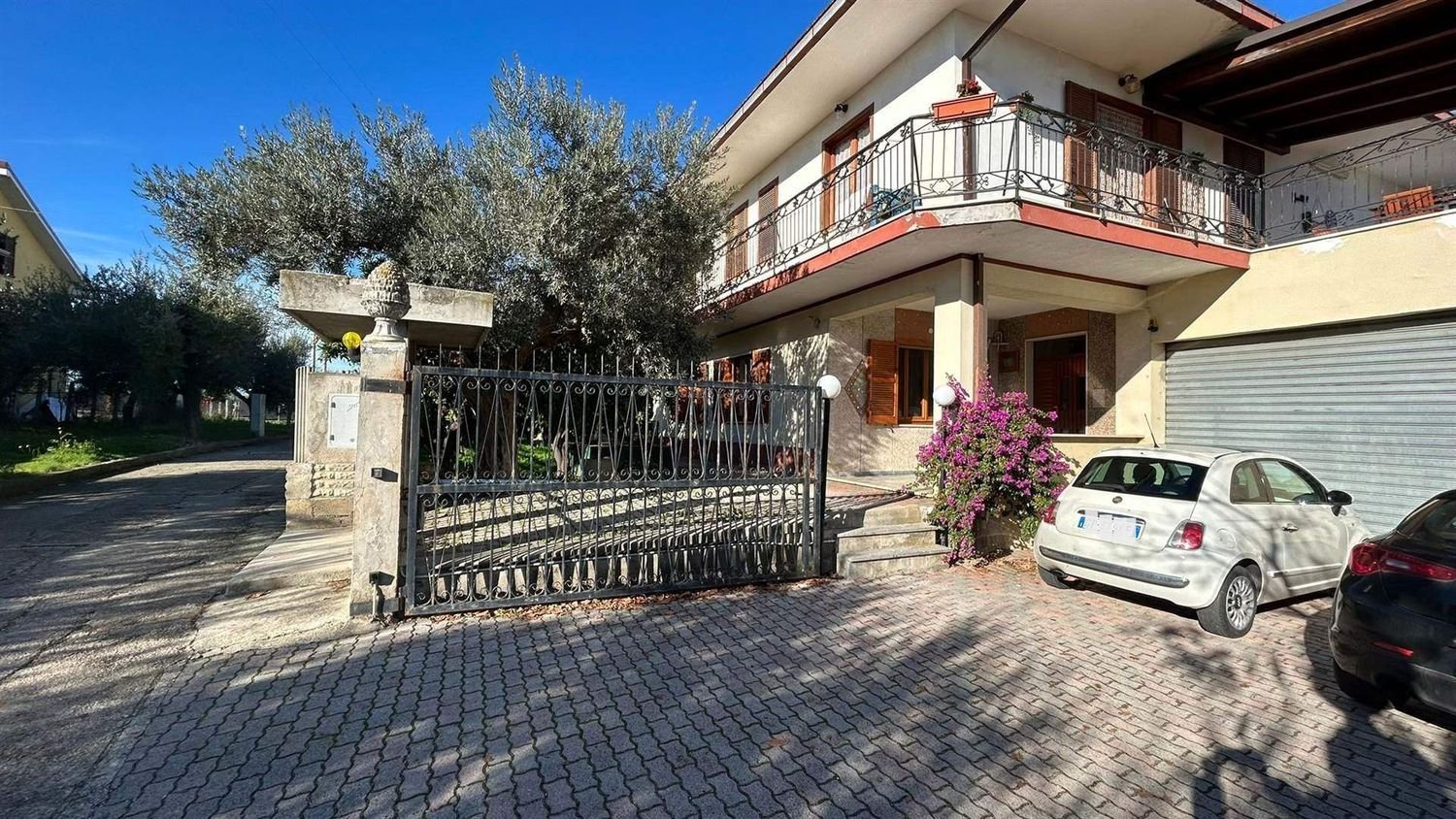 Дом с 6 комнатами в Трельо, Италия № 221394