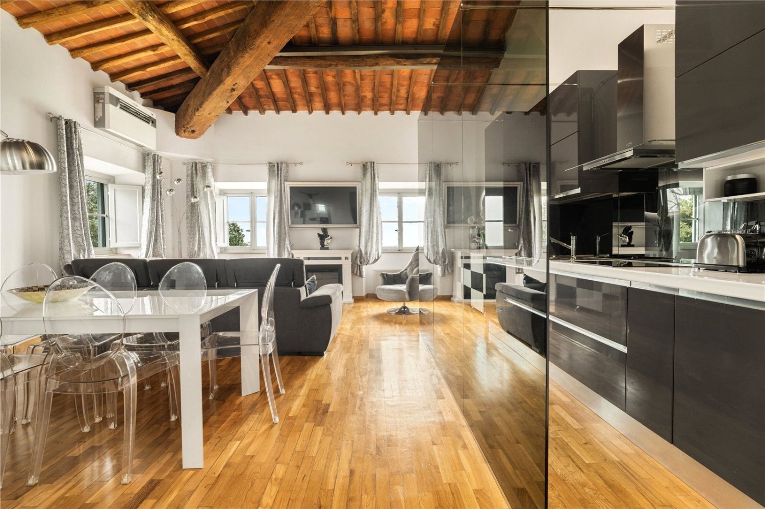 Apartamento de 2 dormitorios en Capannori, Italy No. 390840